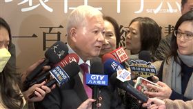 從紙出發實踐循環　何壽川發新書分享經驗