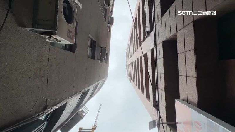 兩棟大樓都遭殃