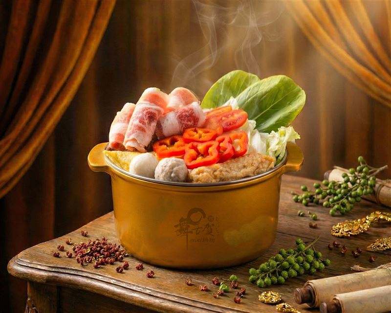 舞古賀mini鍋物「繆思女神開唱鍋」憑票折10元。(圖／舞古賀mini鍋物提供）