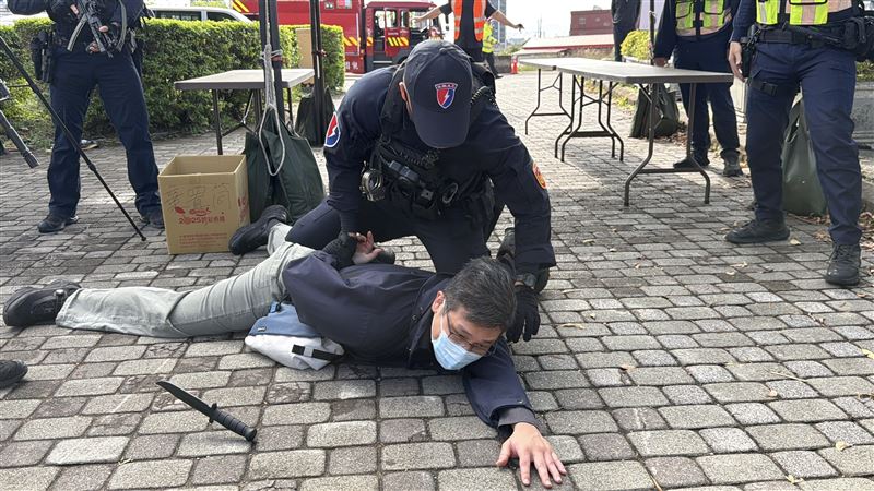 桃警高規格維安實兵演練，維護跨年民眾的安全。（圖／翻攝畫面）