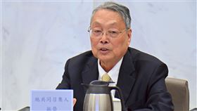 行政院經濟發展委員會均衡台灣分組召開第2次顧問會議，會後共同召集人施振榮受訪轉述會議重點（圖／行政院提供） 