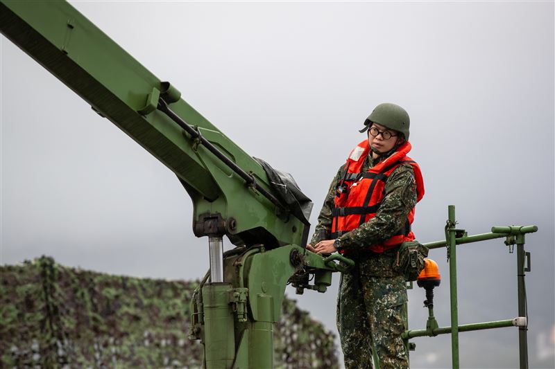 第三作戰區53工兵群今日在新北地區實施河道阻絕設置演練（圖／國防部提供）