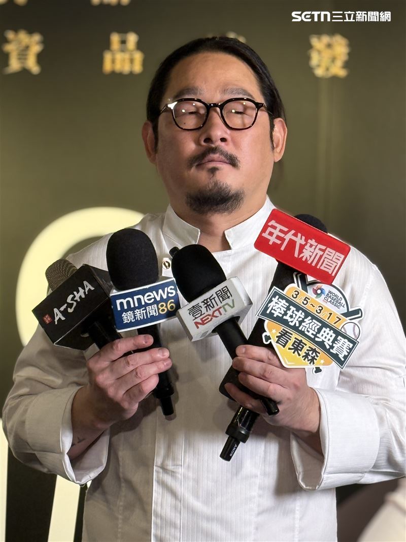 金度潤以招牌瞇瞇眼亮相。（圖／記者宋亭誼攝影）