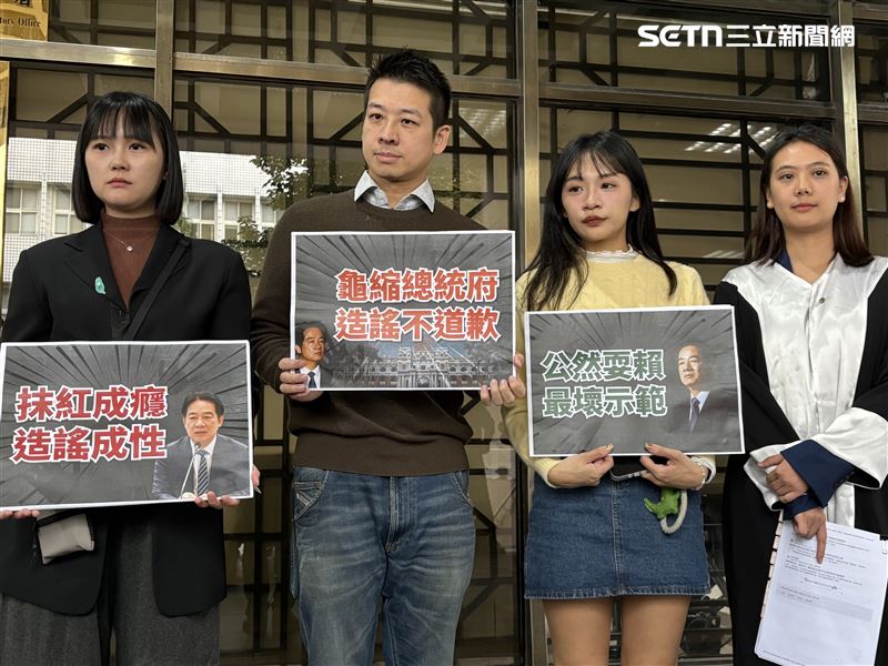 民眾黨吳怡萱、許甫等人與律師赴台北地院對賴清德提告求償100萬元（圖／記者楊佩琪攝）