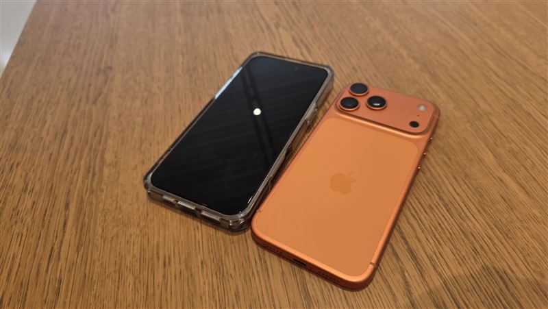 一名網友為了「免費」的iPhone17 Pro Max慘遭詐騙。（圖／記者李宜樺攝影）