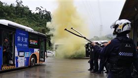 公車緊急應變演練逼真上場，新北跨局聯手守護乘車安全。（圖／翻攝畫面）
