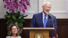 美國聯邦參議院軍事委員會主席韋克爾（Roger Wicker）（右）曾在8月率團訪台，並赴總統府晉見總統賴清德。