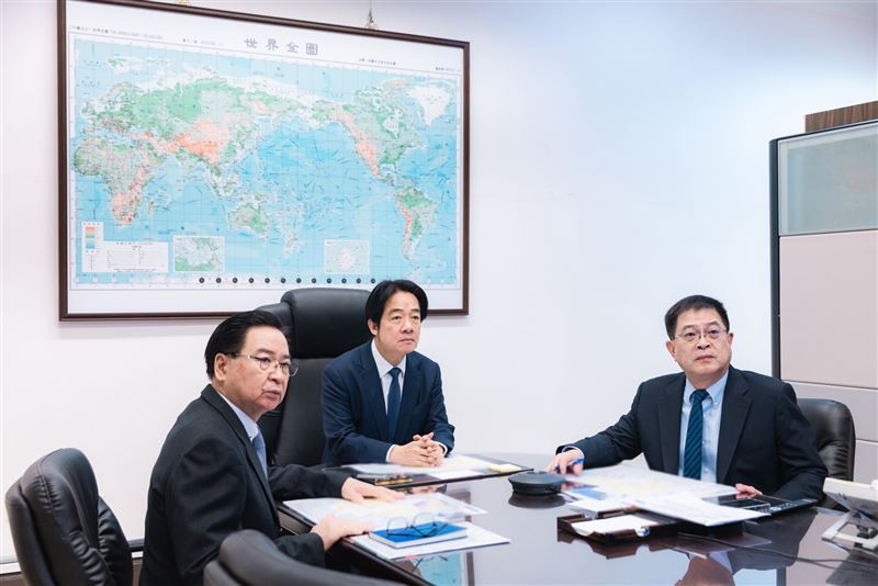 總統賴清德與國防部視訊，聽取中國圍台軍演最新情勢報告（圖／翻攝自賴清德臉書）