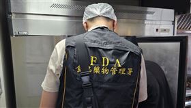 為提升公共運輸場站內部及周邊餐飲的衛生安全，食藥署於今年9月至10月聯合各地方政府衛生局，稽查公共運輸場站內部及周邊附設餐飲場所。（圖／食藥署提供）