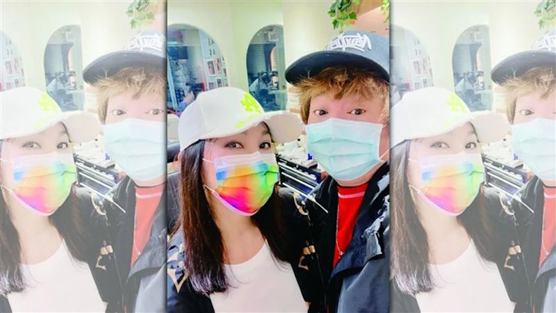 曹西平開飾品店時，陳美鳳多次探望。（翻攝曹西平的粉絲愛團臉書）