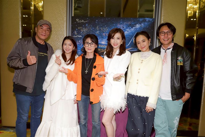 （左起）王自強、劉倩妏、朱岩蘭、廖家儀、何妤玟、張啓樂。（圖／民視提供）