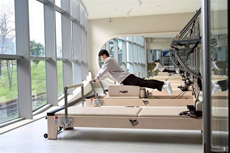 淡水運動中心引入深受民眾喜愛的器械皮拉提斯課程。（圖／淡水運動中心提供）