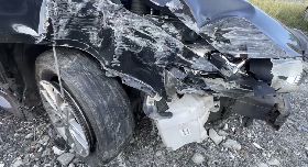 屏東槍砲案犯嫌拒捕開車衝撞　車頭嚴重