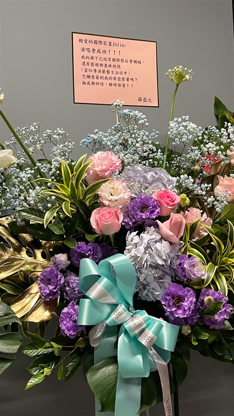 謝盈萱當場挖角蔡依林，還稱「抽成好談」。（圖／記者徐珮華攝影）