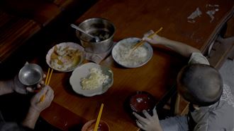 弱勢男童住山區鐵皮屋一頓豐盛年菜成奢望