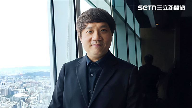 李忠哲指出,2026年央行是否鬆綁限貸令仍主宰房市生死,但建商與代銷業者目前已沒有悲觀的權利。(圖/記者陳韋帆攝影)