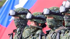 國軍士兵。《經濟學人》盤點2026年七大衝突熱點，台海名列第一，並預測中國較高可能採取封鎖手段，而非直接入侵。（圖／翻攝自X平台 @rkmtimes）