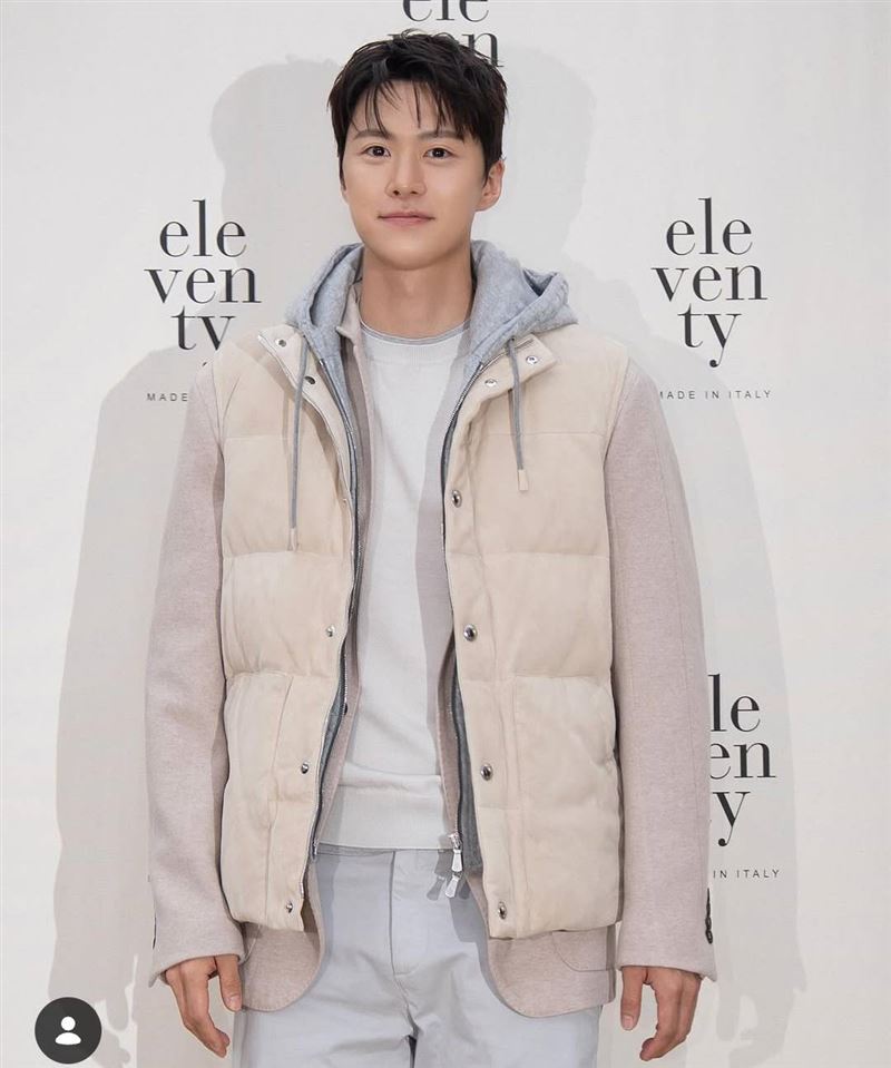 孔明因為「突發性耳聾」入院治療。(圖/翻攝自孔明IG)