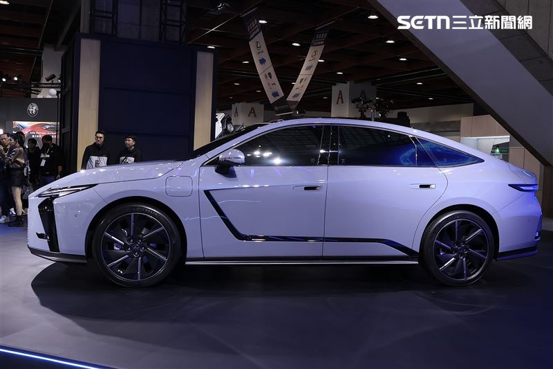 Lexus IS大改款ES。（圖／三立新聞網）