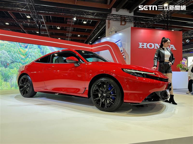 車身比例低扁寬闊，線條如滑翔機般流暢。（圖／記者鍾釗榛攝）