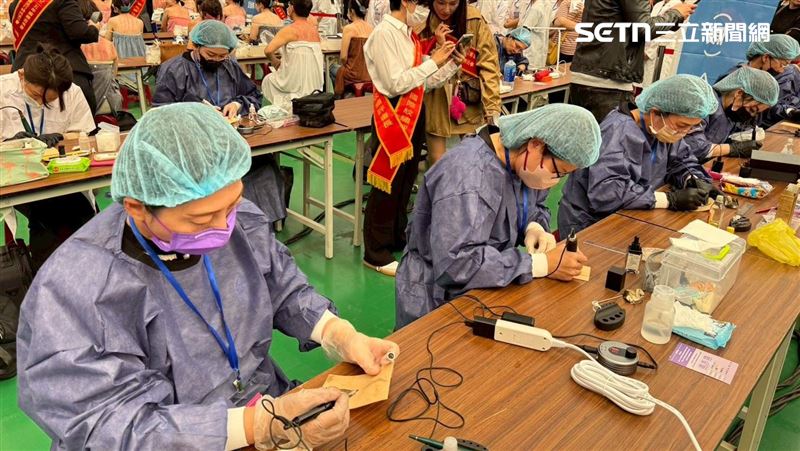 第13屆國際盃美容美髮大賽10、11日在苗栗巨蛋體育館舉行，湧現各路好手爭金。（圖／翻攝畫面）