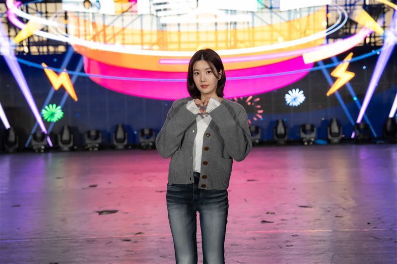 權恩妃中文親切招呼。（圖／高雄市政府提供）