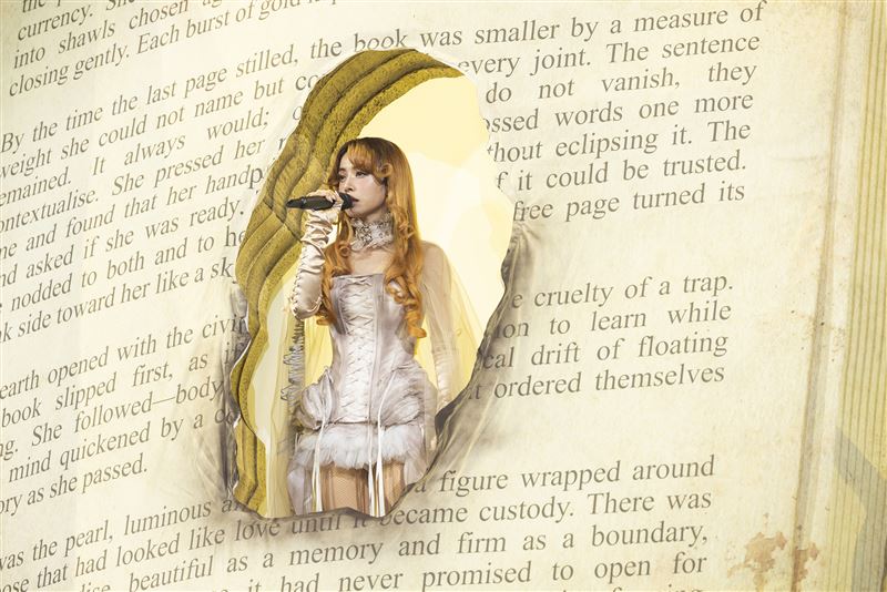 蔡依林步出巨型「真相之書」，場面震撼。（圖／凌時差提供）