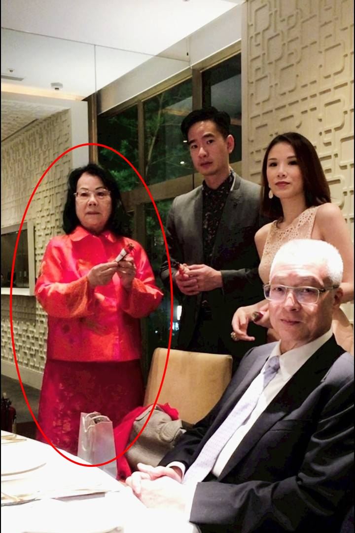 與前副總統吳敦義、前議長陳田錨等人交情深，死訊曝光後，吳敦義等政要花籃紛紛抵達靈堂。（圖／翻攝畫面）