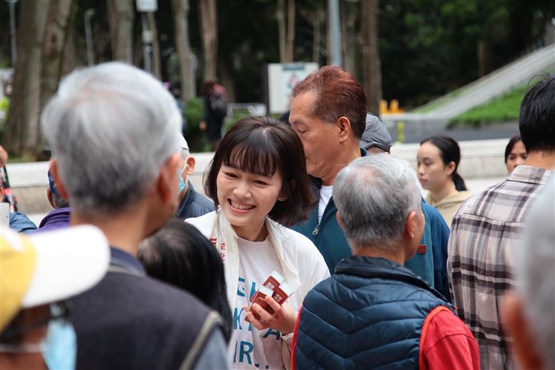 吳欣岱昨（30）晚宣布，決定請辭台灣基進秘書長一職，並已獲得黨主席同意。她說，接下來會全力投入地方選舉與地方經營。（圖／翻攝自吳欣岱臉書）