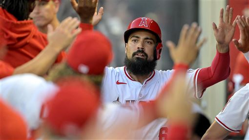 倫東2026年繼續躺　12億台幣年薪延遲支付