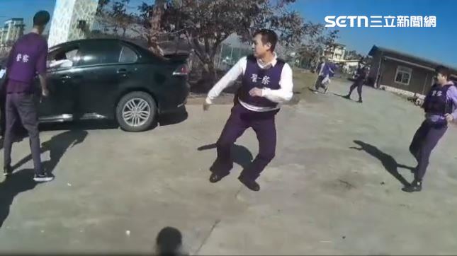 農地40槍響！逮槍砲犯畫面曝光　3警濺血
