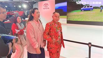 胡漢龑下訂邁巴赫又現身車展　1張卡刷了