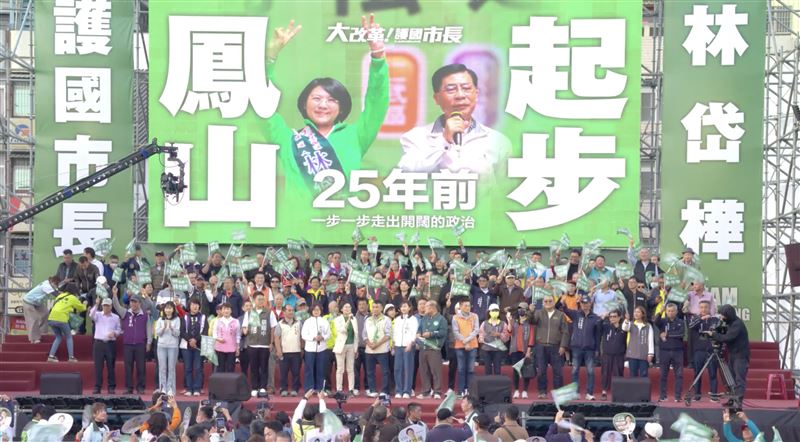 鳳山西站下的十萬星火！林岱樺三山造勢最終壓軸，海嘯民意宣告「市民最大咖」時代來臨。沸騰的鳳山西站：一場由下而上的意志集結。（圖／林岱樺辦公室提供）