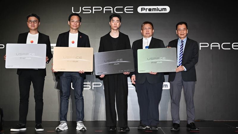 USPACE執行長宋捷仁（中）、台灣大哥大總經理林之晨（左2）、台灣大哥大個人用戶事業群資深副總暨商務長林東閔（左1）、威剛創辦人暨董事長陳立白（右2）、奧思禮大中華區 CEO 陳楷植（右1）共同宣布 USAPCEPremium 正式上線。（圖／USPACE提供）