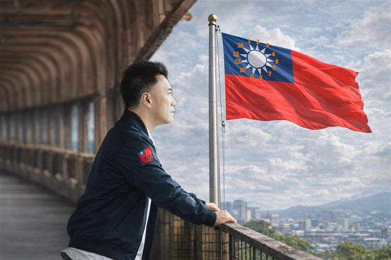 林沛祥遭抓包，國旗上的12道光芒，竟然多出了一道變成了「13道」。（圖／翻攝自基隆語臉書社團）