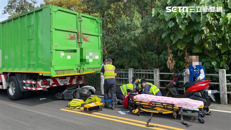 亞洲大學20歲鄭姓女大生騎車碰撞大貨車，頭部重創送醫不治。（圖／翻攝畫面）