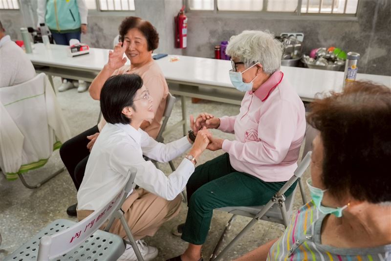 回家的路、傳承的火！林岱樺重回鳳山起家厝感念亡父！哽咽落淚誓言以「清廉耿直」守護高雄未來。(圖/林岱樺辦公室提供)