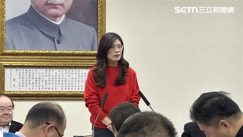 鄭麗文主持中常會，宣布明日清晨將代表國民黨參加總統府元旦升旗。（圖／記者詹宜庭攝影）