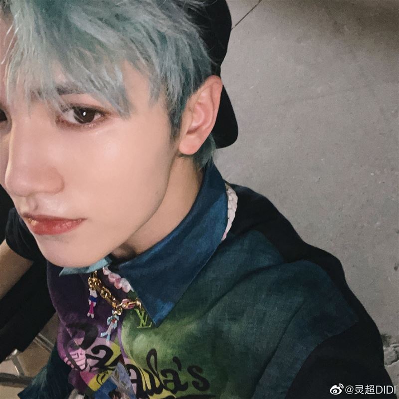 24歲男偶像靈超以男團ONER成員身分出道。（圖／翻攝自微博）