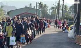 為母祈福！提前12天卡位奪紫南宮錢母頭香(圖/翻攝畫面)