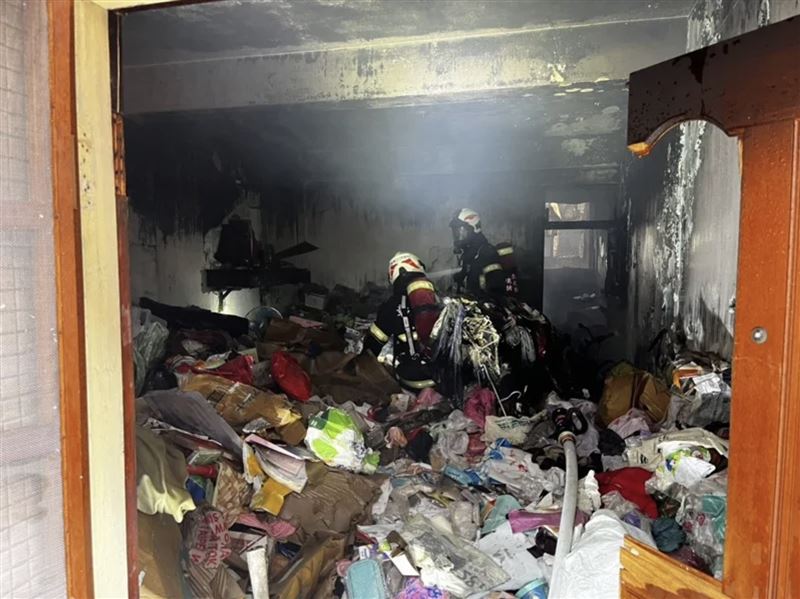 74歲獨居婦被燒成焦屍。（圖／翻攝畫面）