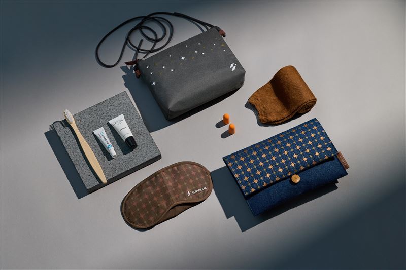 星宇航空豪華經濟艙SMILEY聯名過夜包明年2月底改版，經濟艙全新過夜包明年4月中推出。（圖／星宇航空提供）