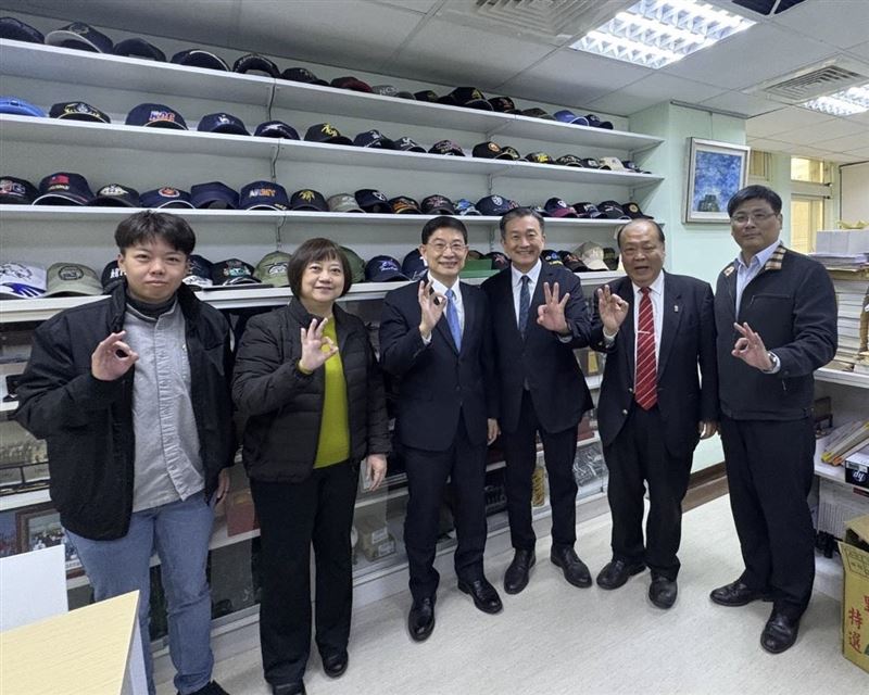 王定宇宣布澎湖官兵地域加給「維持每月9790元」。（圖／王定宇辦公室提供）