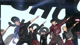 台中麗寶樂園「2026包你發麗寶跨年演唱會」盛大開場，暖場表演由知名舞團Breaking Bad Crew帶動全場氣氛，引來現場數萬名歌迷熱烈尖叫。（圖／翻攝自台中麗寶跨年｜三立新聞網 YT）