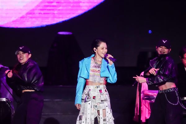 徐若瑄唱桃園跨年。（圖／TVBS提供）