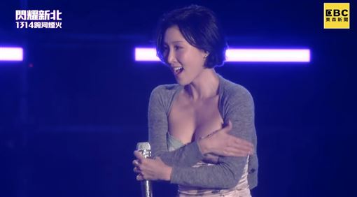 華莎演出中文連發寵粉　狂問粉絲會不會冷