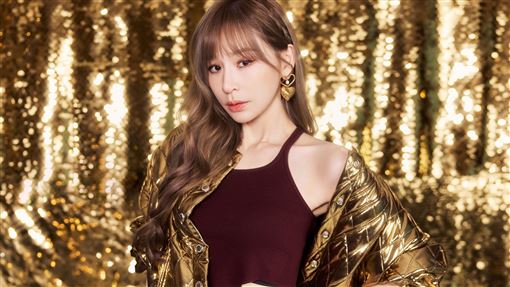 王心凌跨年嗨唱愛你　機器人跟著一起跳