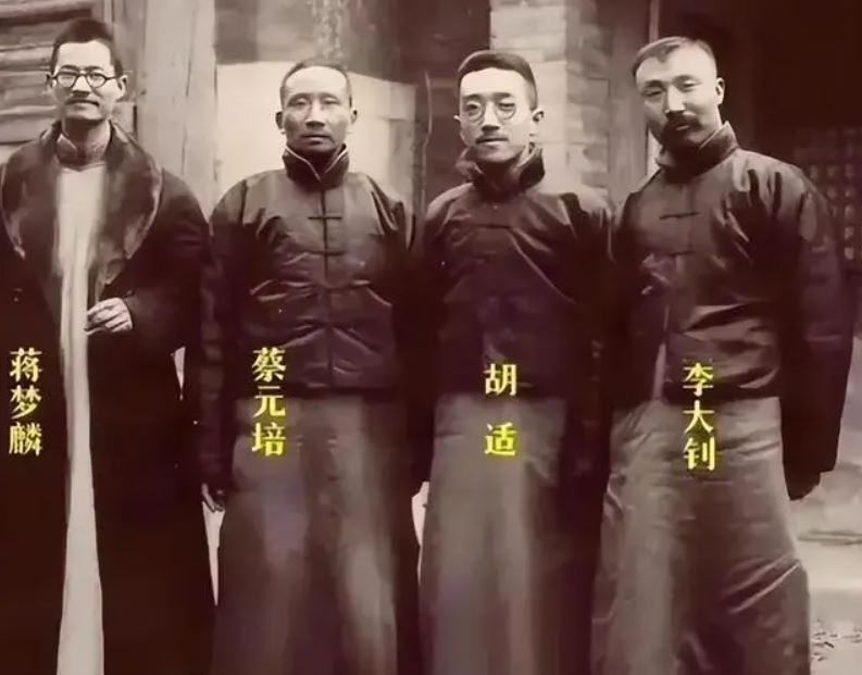 蔣夢麟(左一)的親友都反對這場婚事。(圖/翻攝自微博)