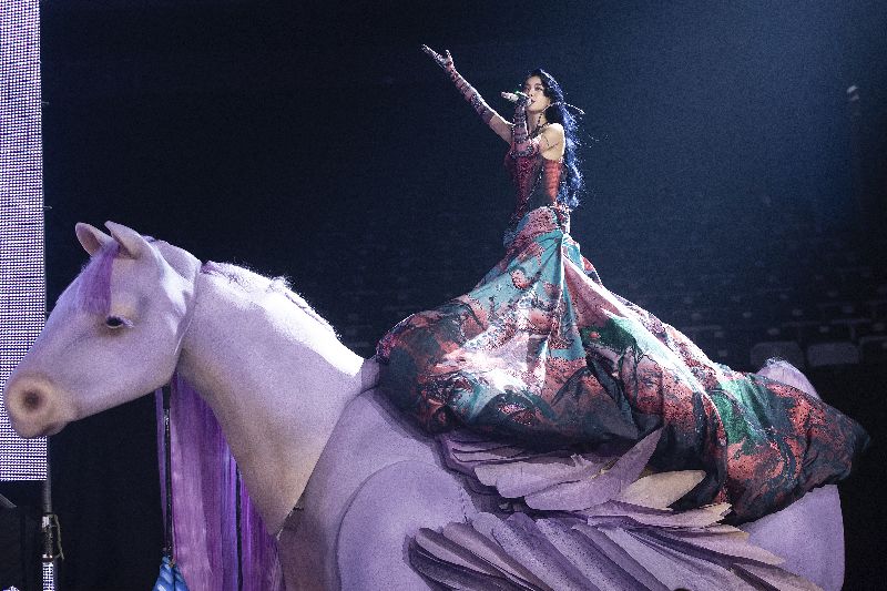 蔡依林31日晚間在台北大巨蛋駕馭「彩翼飛馬」高歌，掀起全場一波波高潮。（圖／中央社）
