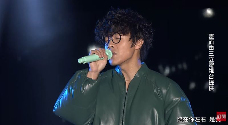 三金歌王盧廣仲背著吉他開唱